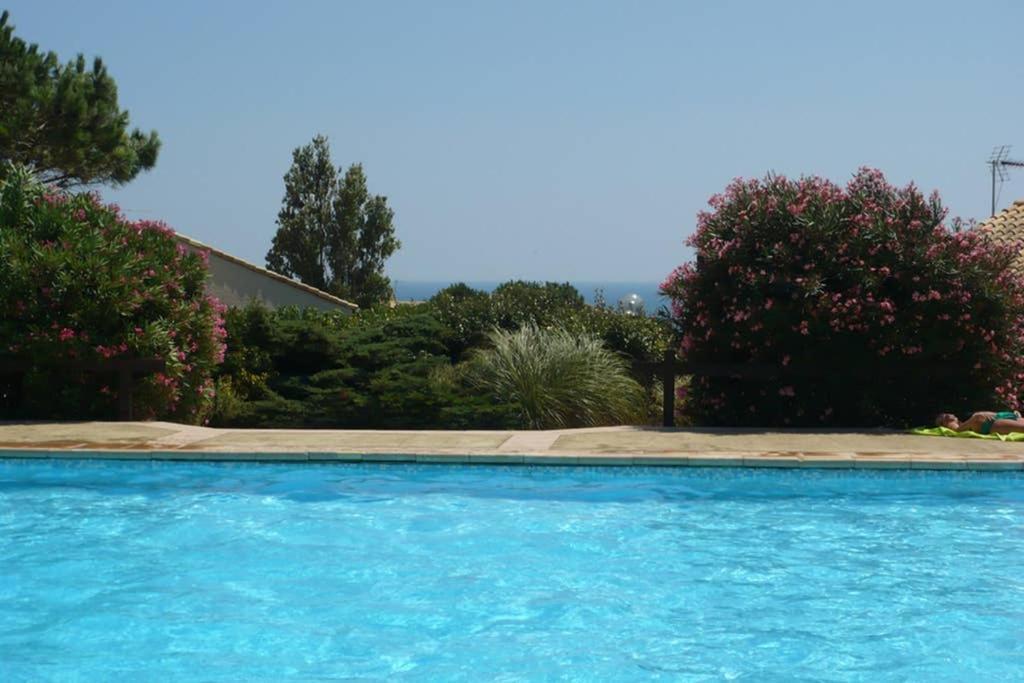 Cros Mer Et Piscine Saint-Pierre-la-Mer  エクステリア 写真